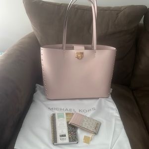 Michael Kors Manhattan Large Tote and Wallet + 2023 - 2024 Daily Planner
